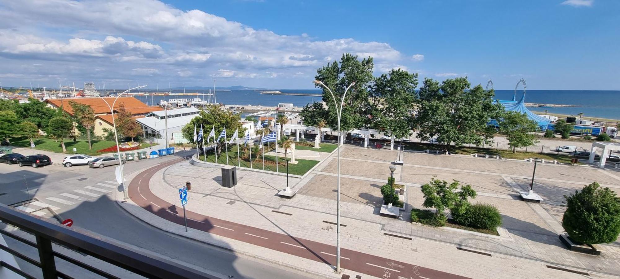 Amazing Sea View Apartment In The City Center! Александруполис Екстериор снимка